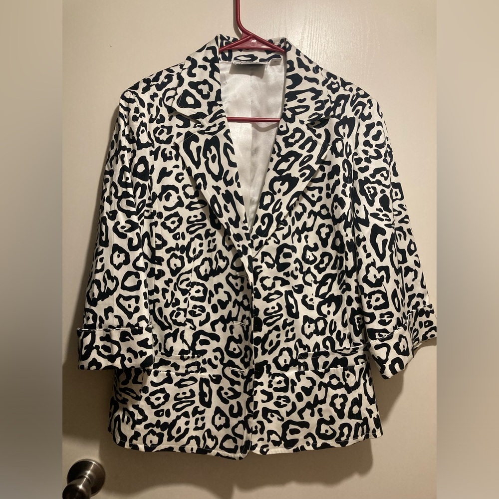 Linea by Louis Dell’olia jacket